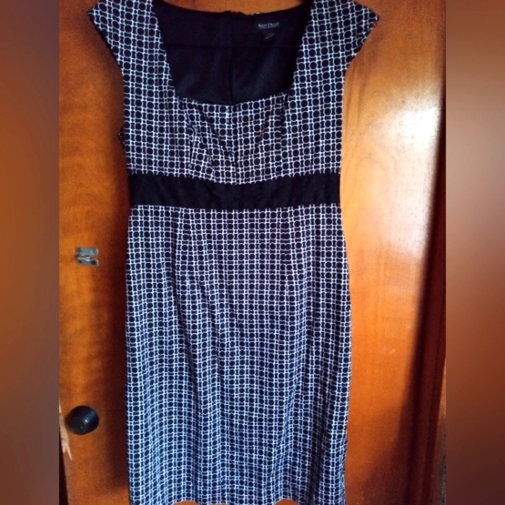 White House Black Market Empire Sheath Dress size 8